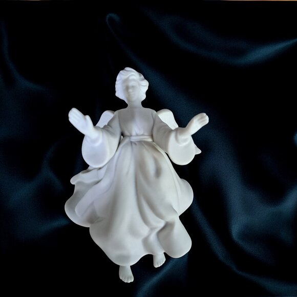 Avon Nativity Collectibles The Angel Flying Hanging White Porcelain Bisque w/Box - Picture 8 of 12